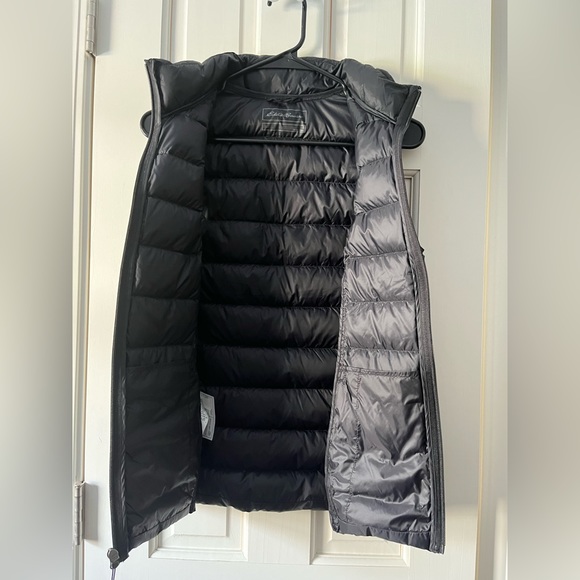Eddie Bauer Women’s Puffer Vest | Black | Women’s Size Small | Gently Used | - Picture 3 of 7